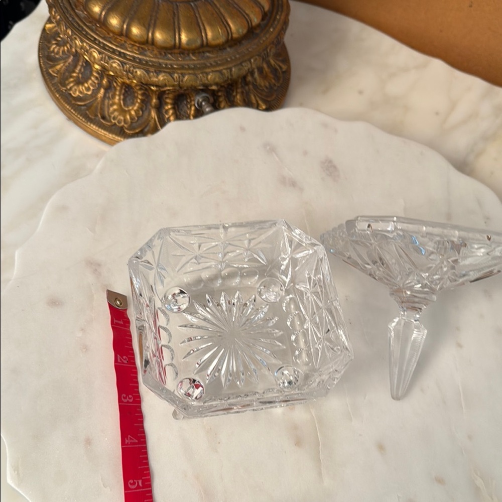 Elegant Vintage Clear Crystal Candy Dish/Bonbonniere bowl with Lid - Picture 6 of 8